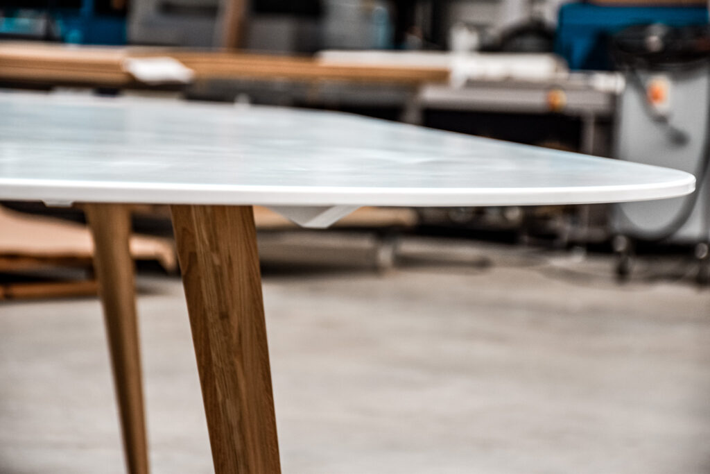 Table solid surface